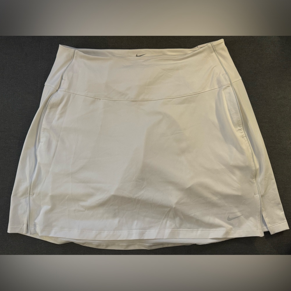 New Women’s Nike Golf Skort Large